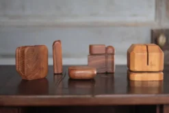 Accessoires fumeur bois signé Jacques Mauhin, nécessaire pour bureau