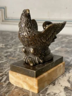 Aigle et serpent, encrier en bronze sur socle de marbre