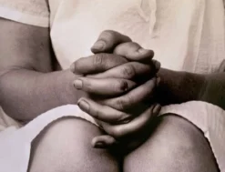Alfred Stieglitz – Hands, 1933 L'élégance du geste en noir & blanc
