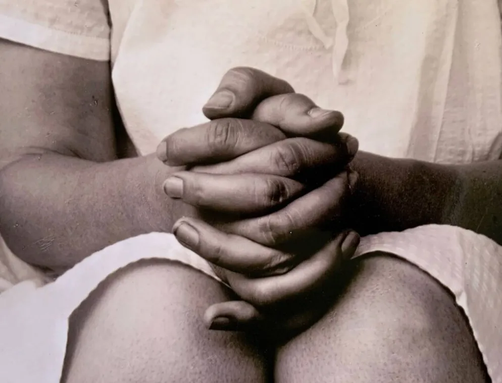 Alfred Stieglitz – Hands, 1933 L'élégance du geste en noir & blanc
