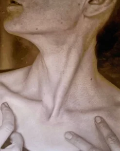 Alfred Stieglitz – Neck, 1921 Une icône du modernisme photographique