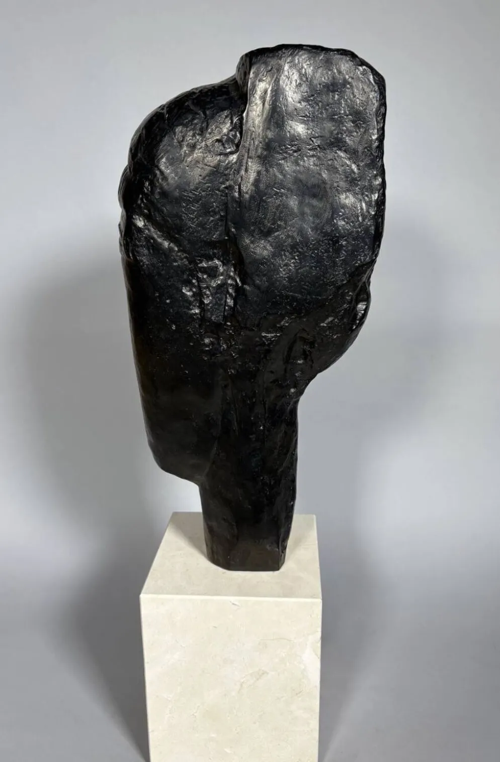 Amédéo Modigliani (1884-1920) Sculpture "Tête de jeune fille à la frange"