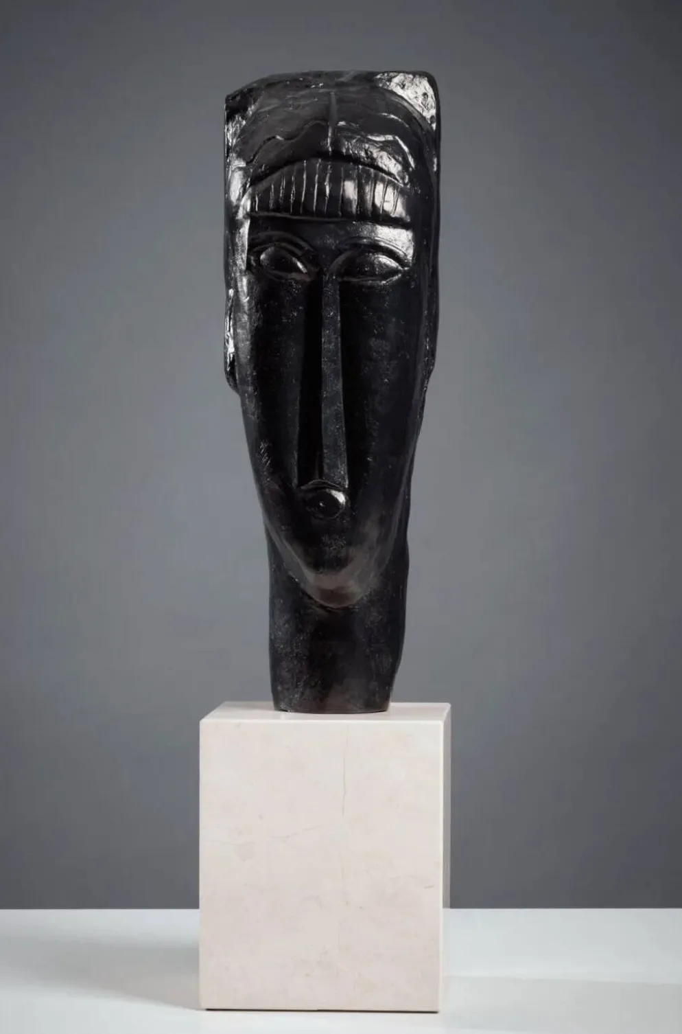 Amédéo Modigliani (1884-1920) Sculpture "Tête de jeune fille à la frange"