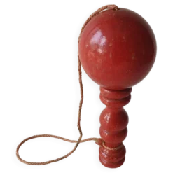 Ancien Bilboquet en bois - couleur rouge Hauteur 17.5 Cm