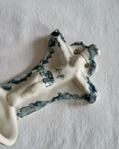 Ancien Bénitier en Faïence bleue et blanche Christ Croix