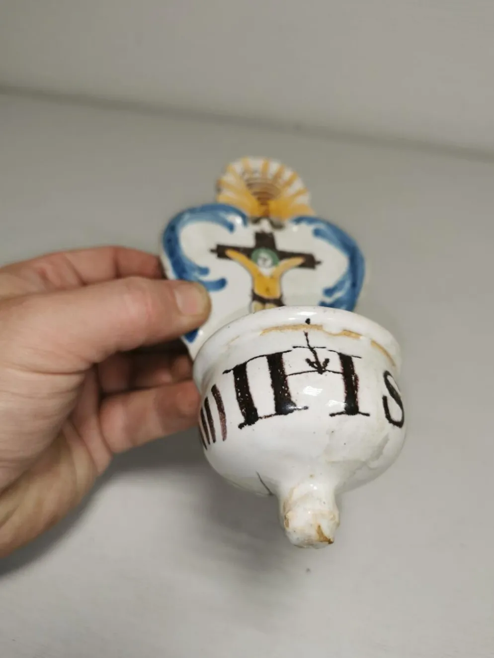 ancien Bénitier en Faience