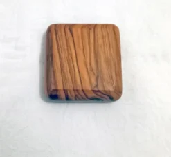 Ancien cendrier en bois d'olivier