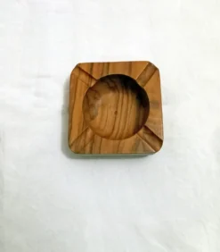 Ancien cendrier en bois d'olivier