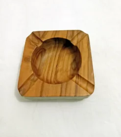 Ancien cendrier en bois d'olivier