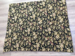 Ancien couvre lit boutis piqué à la main tissu floral 19 ème siècle