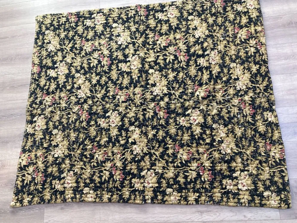 Ancien couvre lit boutis piqué à la main tissu floral 19 ème siècle