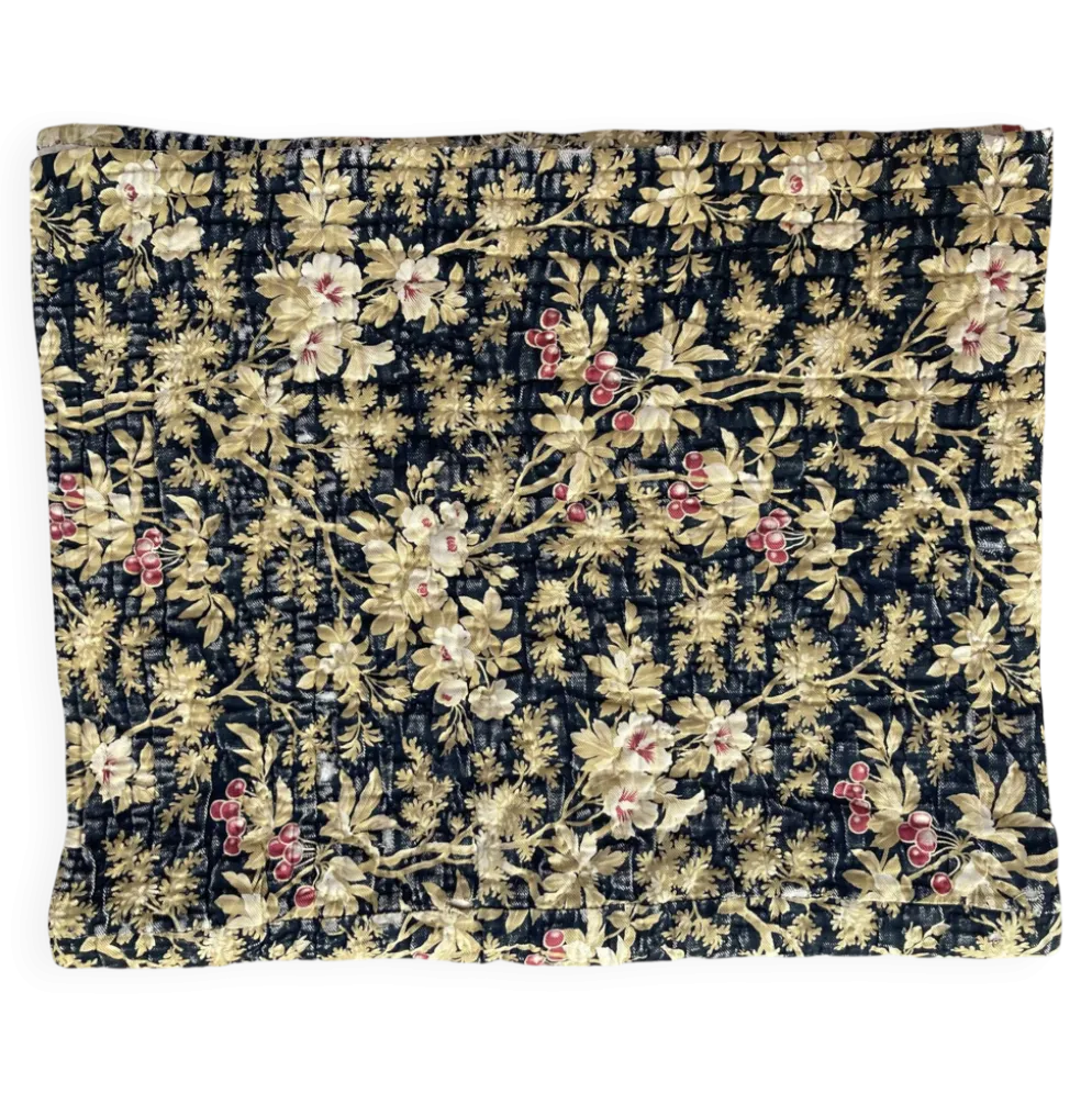 Ancien couvre lit boutis piqué à la main tissu floral 19 ème siècle