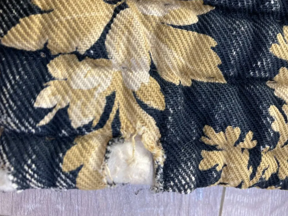 Ancien couvre lit boutis piqué à la main tissu floral 19 ème siècle