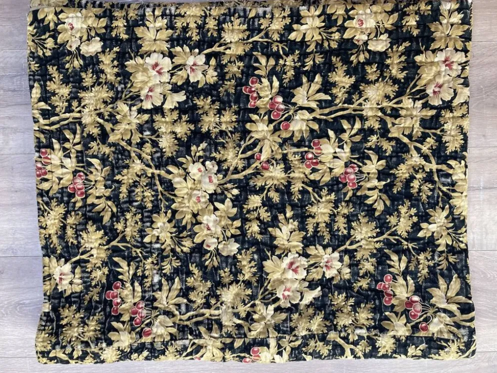 Ancien couvre lit boutis piqué à la main tissu floral 19 ème siècle