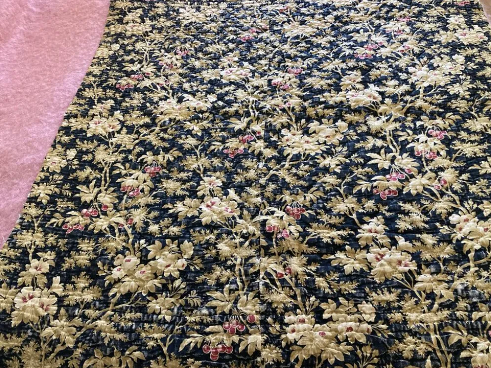 Ancien couvre lit boutis piqué à la main tissu floral 19 ème siècle