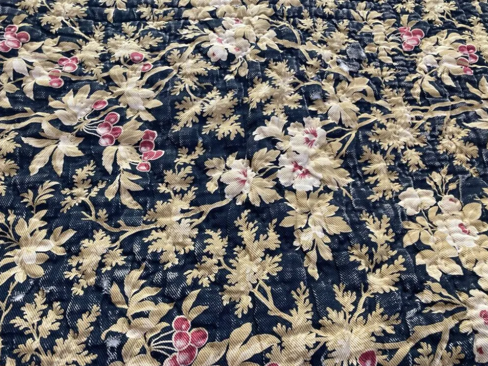 Ancien couvre lit boutis piqué à la main tissu floral 19 ème siècle