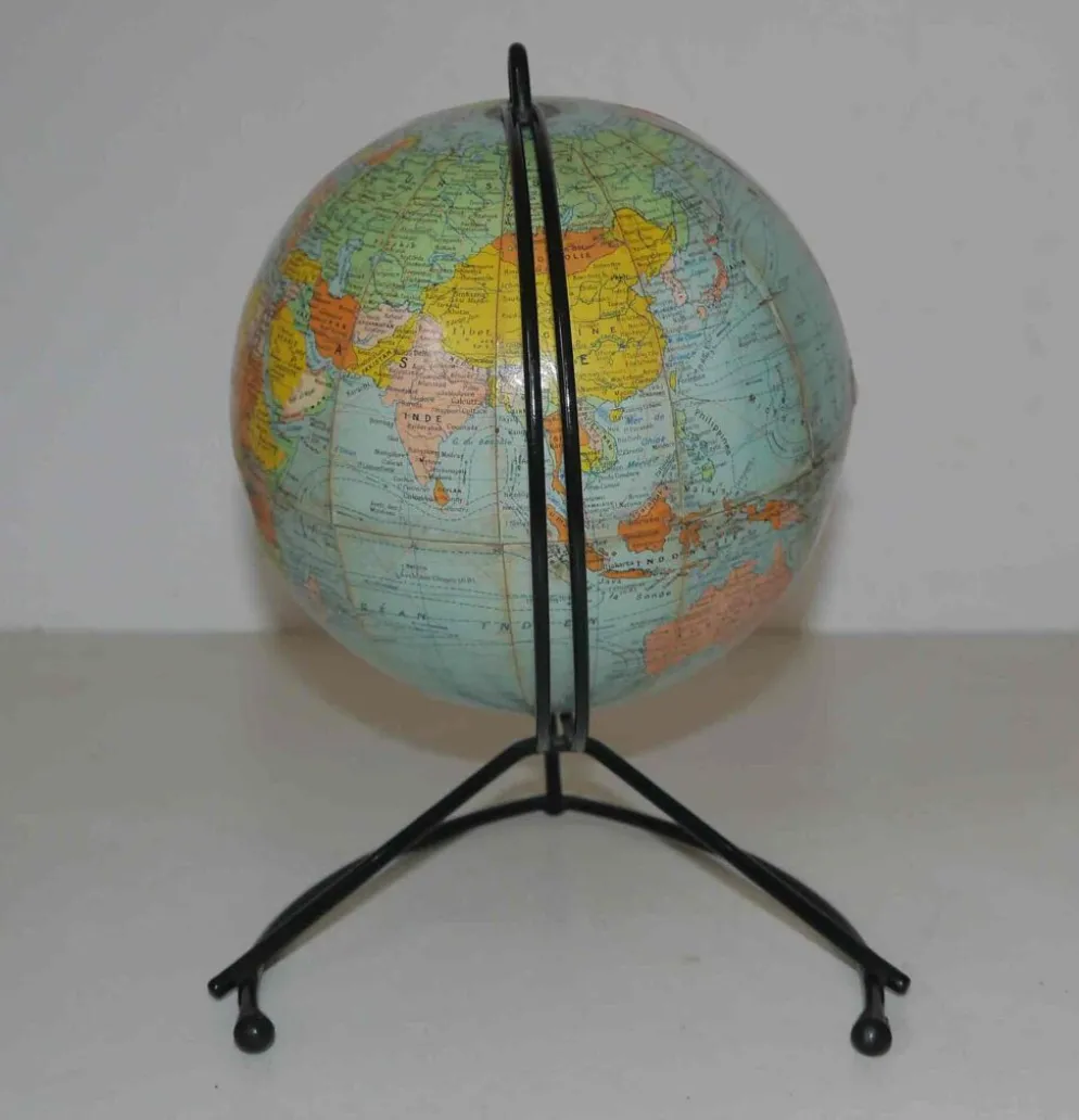 Ancien globe terrestre en carton Girard et Barrère années 50