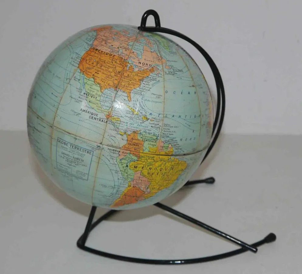 Ancien globe terrestre en carton Girard et Barrère années 50