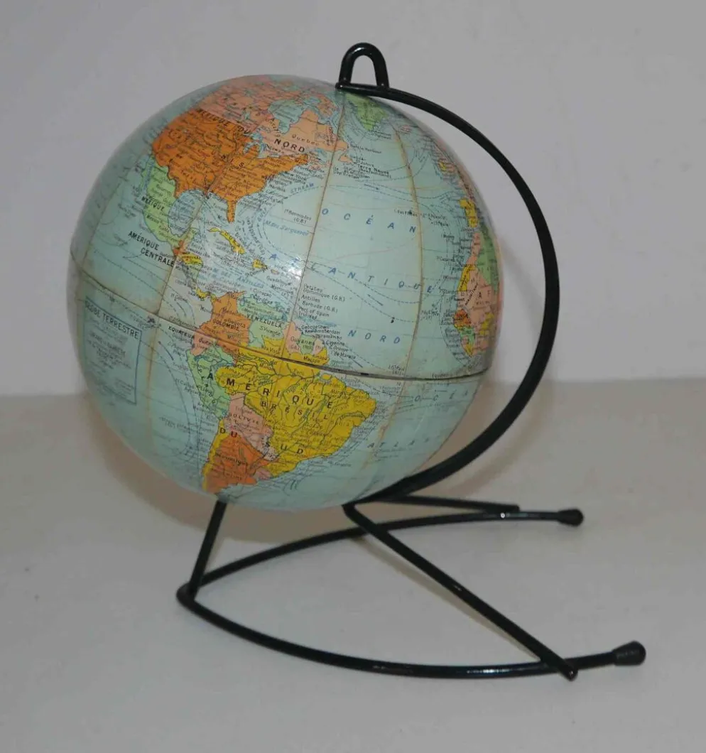 Ancien globe terrestre en carton Girard et Barrère années 50