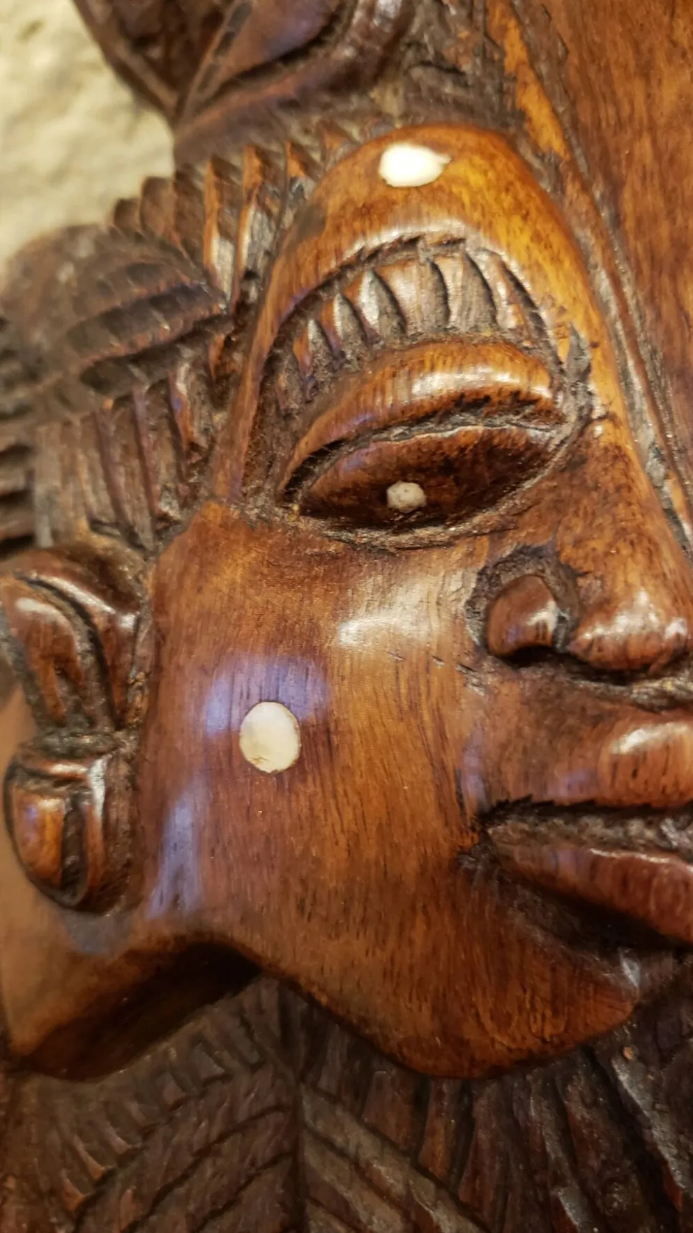 Ancien grand masque mural africain en bois sculpté