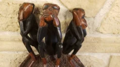 Ancien grand masque mural africain en bois sculpté
