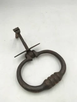 Ancien heurtoir en fer forgé