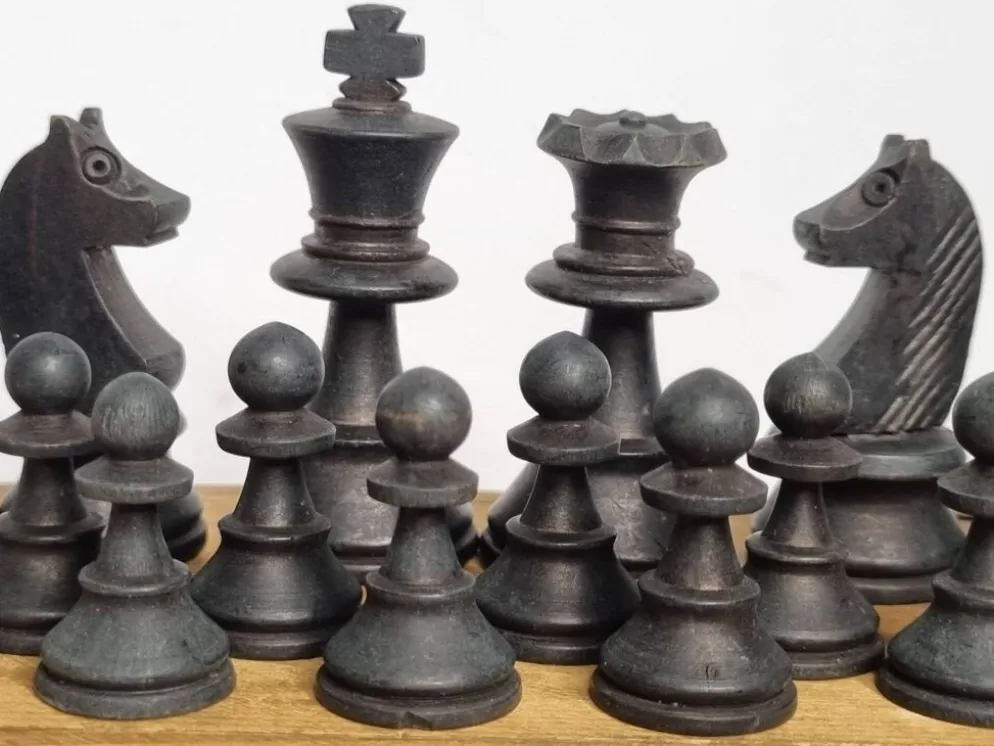Ancien jeu d'échecs design Staunton – Pièces en bois tourné (Roi 6 cm)