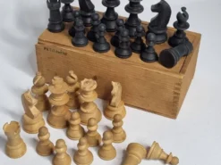Ancien jeu d'échecs design Staunton – Pièces en bois tourné (Roi 6 cm)