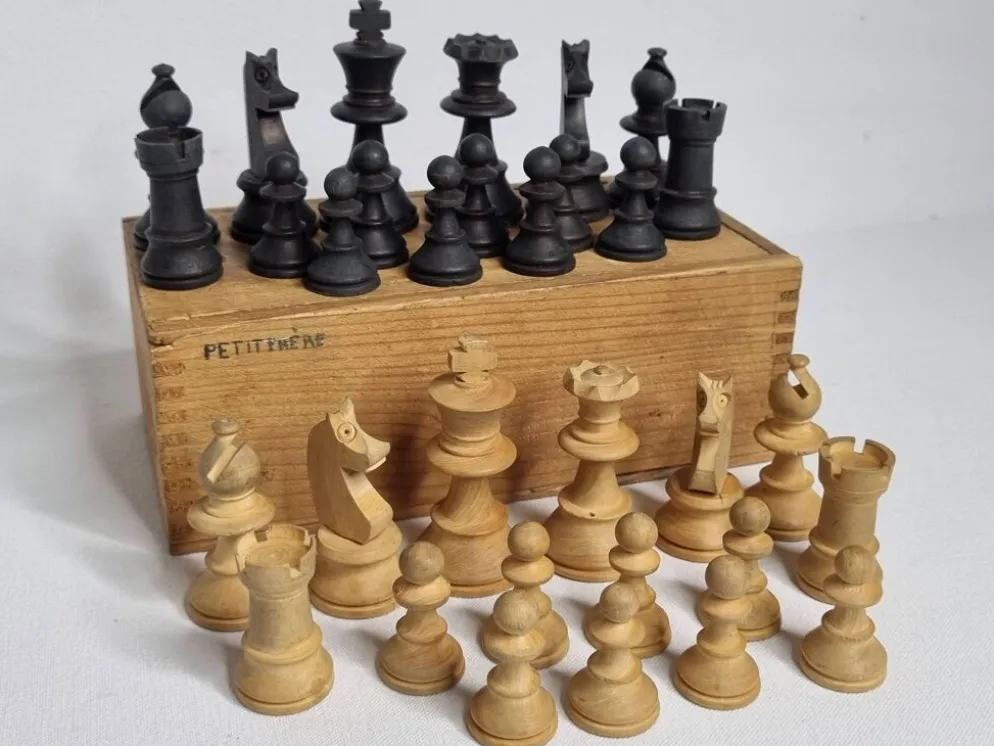 Ancien jeu d'échecs design Staunton – Pièces en bois tourné (Roi 6 cm)