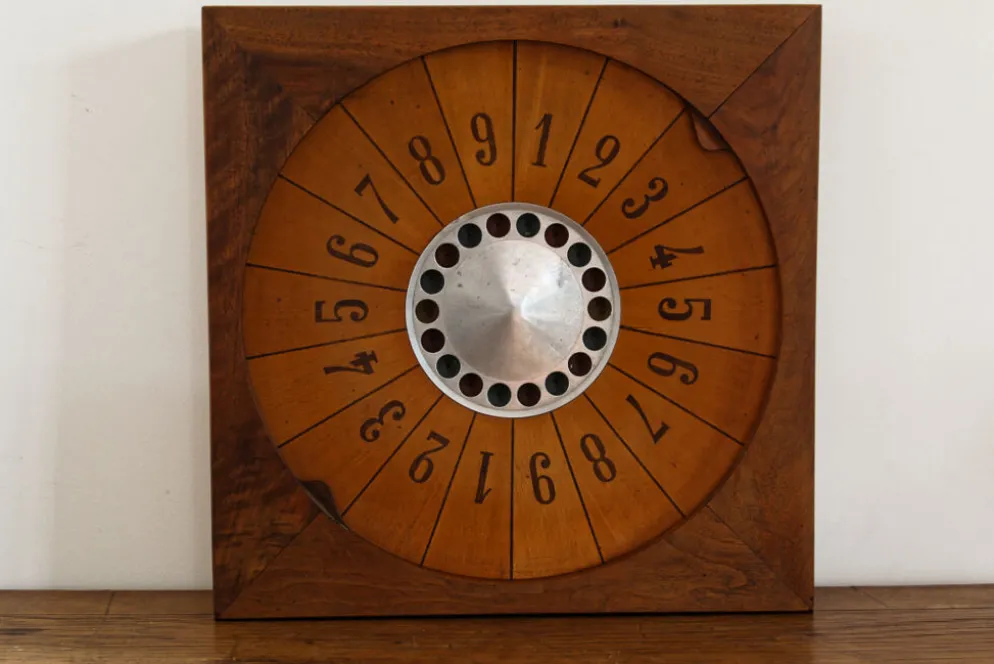 Ancien jeu de la boule, acajou