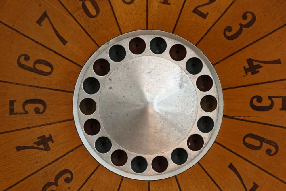 Ancien jeu de la boule, acajou