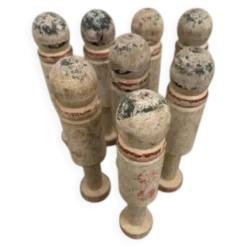 Ancien jeu de 8 quilles en bois
