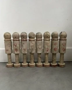Ancien jeu de 8 quilles en bois