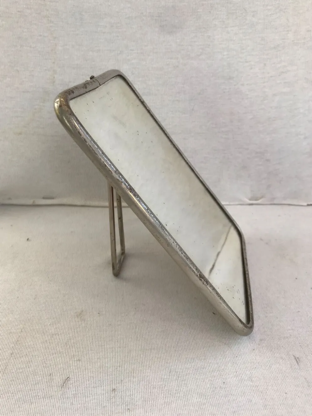 Ancien miroir barbier contour alu + trépied + fond marron décoration vintage