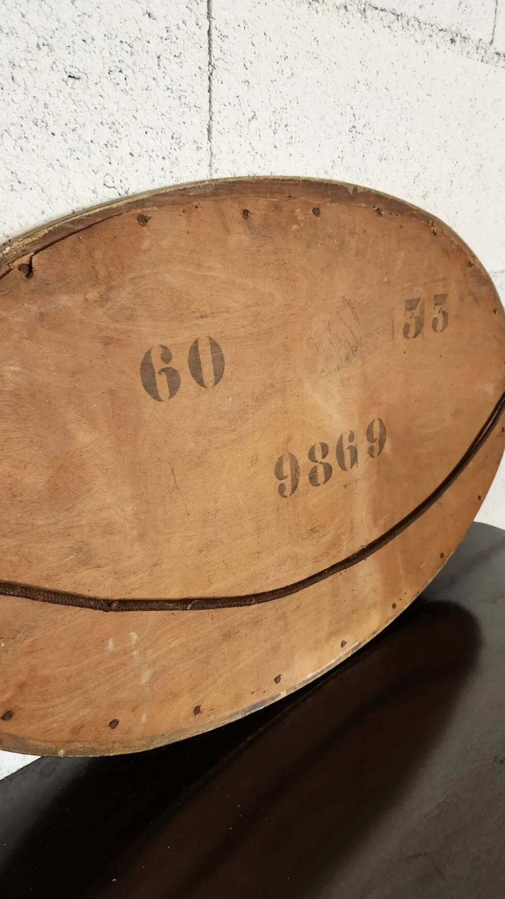 Ancien miroir ovale à parclose dorée ,c verre biseauté