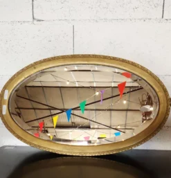 Ancien miroir ovale à parclose dorée ,c verre biseauté
