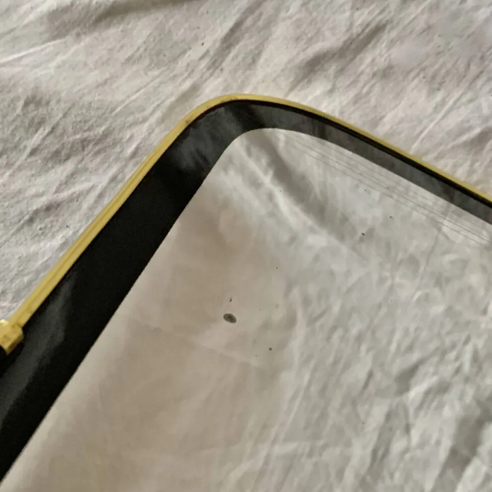 Ancien miroir rétroviseur - forme libre