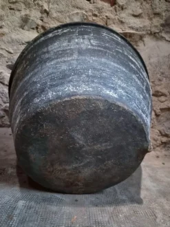 Ancienne auge à laver rustique en terre cuite, Auvergne, XIXe siècle
