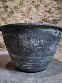 Ancienne auge à laver rustique en terre cuite, Auvergne, XIXe siècle