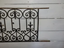 Ancienne balconnière en fonte