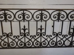 Ancienne balconnière en fonte