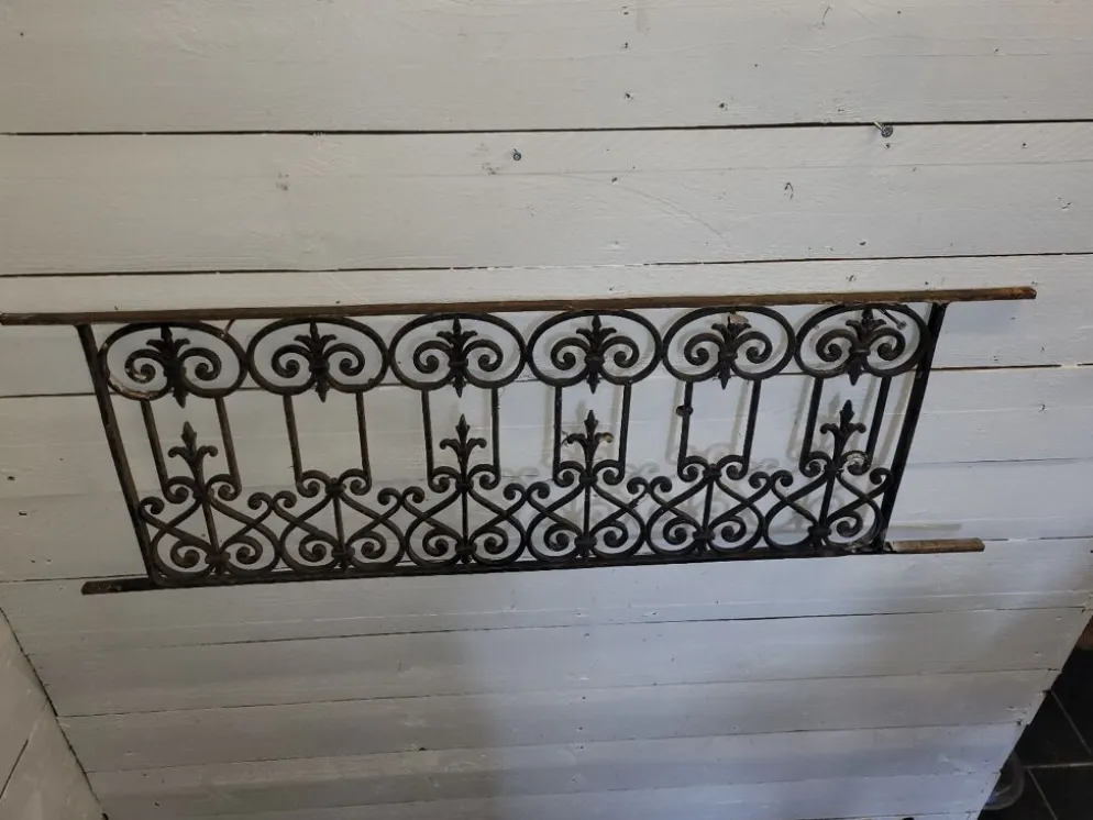 Ancienne balconnière en fonte