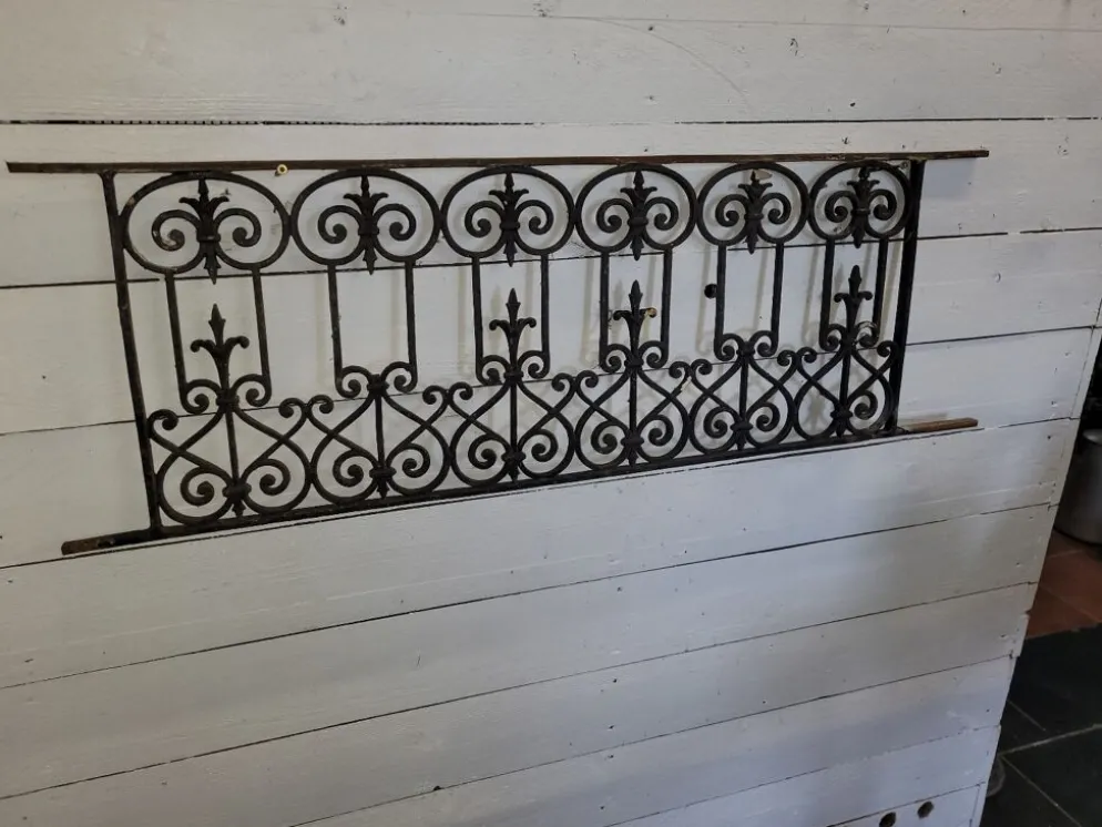 Ancienne balconnière en fonte