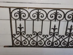 Ancienne balconnière en fonte