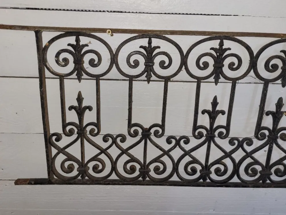 Ancienne balconnière en fonte
