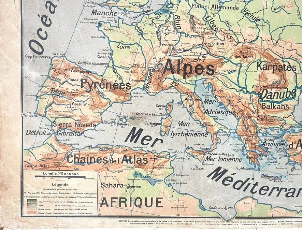 Ancienne carte scolaire Vidal-Lablache Mézières 12, T33, 1910 Europe relief