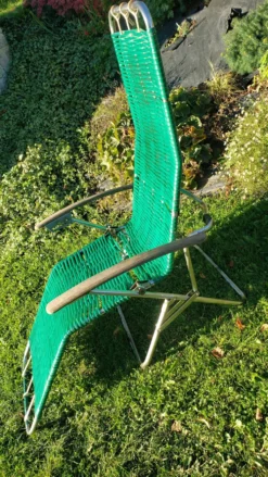 Ancienne chaise longue transat scoubidou