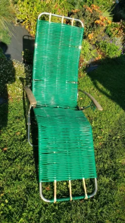 Ancienne chaise longue transat scoubidou