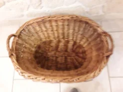 Ancienne corbeille osier ovale avec poignées