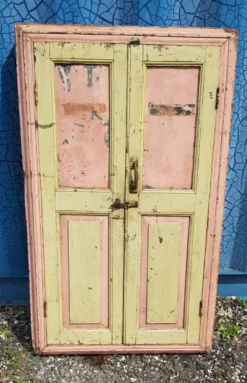 Ancienne fenêtre en tek birman polychrome avec miroir intérieur